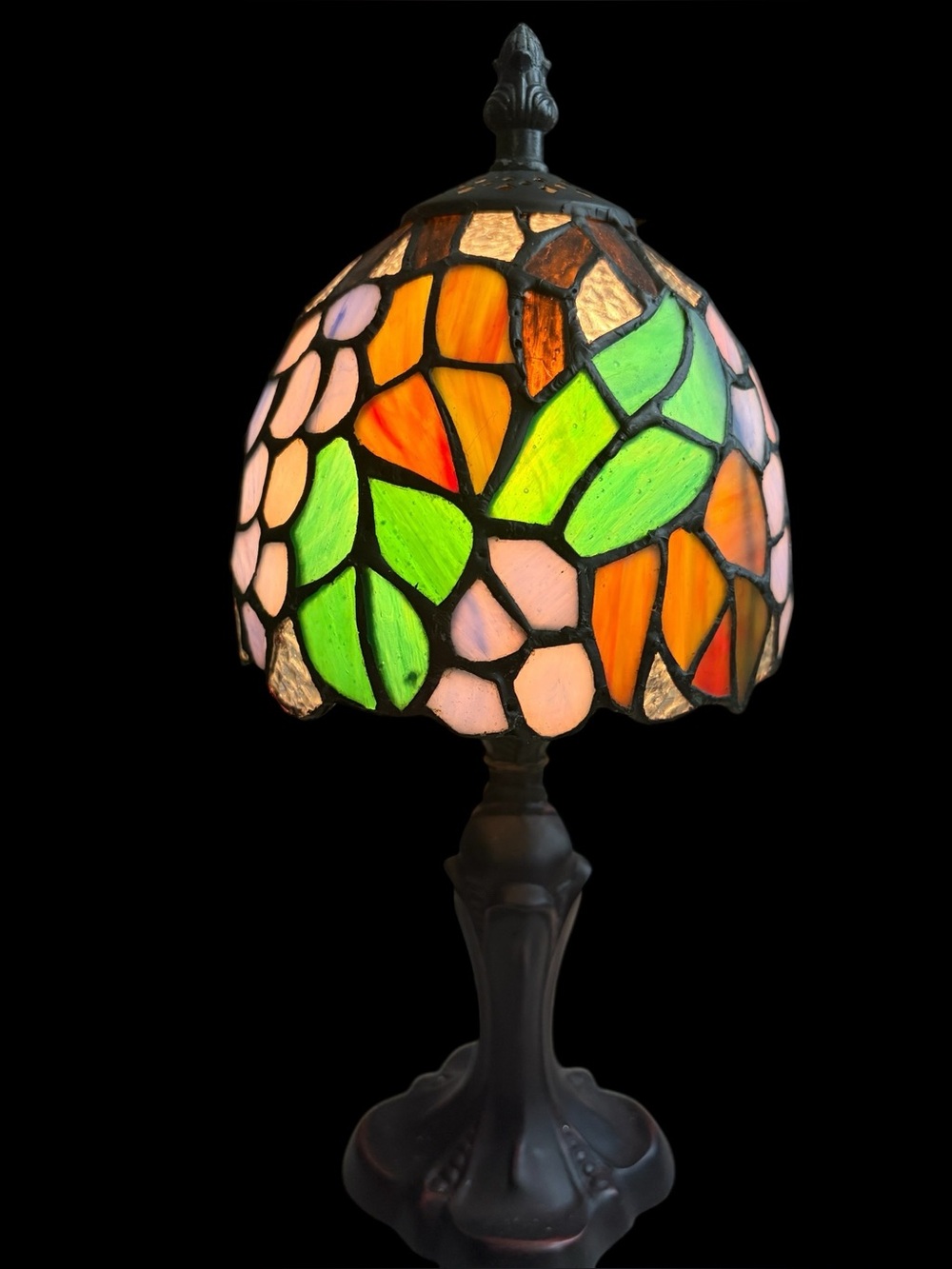 Tiffany style stained glass table lamp